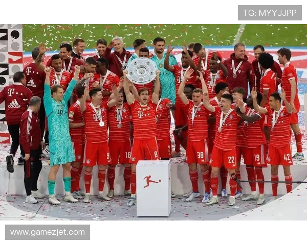 汉堡队伍成功实施逼抢战术,表现稳健推动联赛排名上升 汉堡队伍成功实施逼抢战术,表现稳健推动联赛排名上升