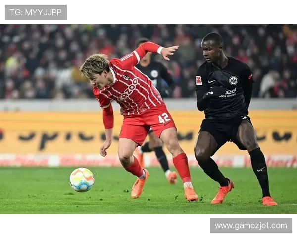 查理·泰勒本赛季在英超表现稳健,攻防两端持续提升 查理·泰勒本赛季在英超表现稳健,攻防两端持续提升