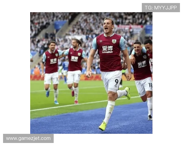 伯恩利战术调整后防守稳固，近期比赛表现稳健